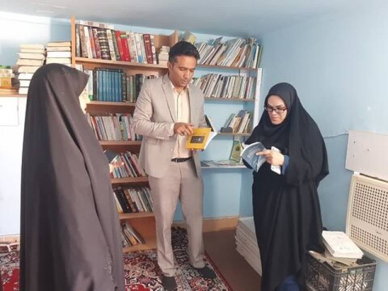 بازدید از کتابخانه های شاخص کانون های مساجد جنوب کرمان